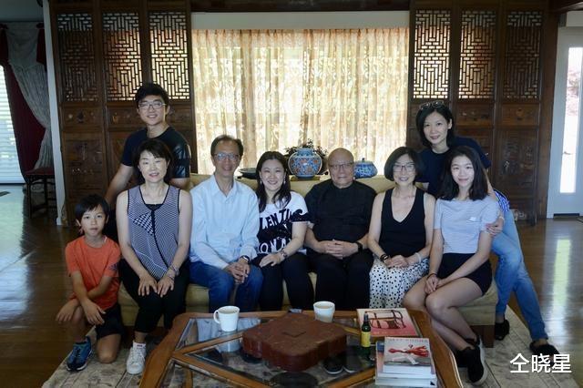 伏明霞|跳水女皇伏明霞近况：70岁丈夫当上董事长，19岁女儿亭亭玉立