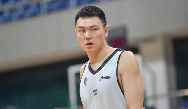 吉林男篮|首钢恐巨变，姜伟泽被抢，山东大清洗，王晗透绝招，深圳露狰狞