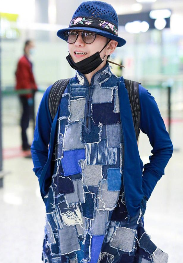 杨丽萍|杨丽萍真是不老妖精!穿“破衣烂衫”不仅不显土,意外高级又洋气