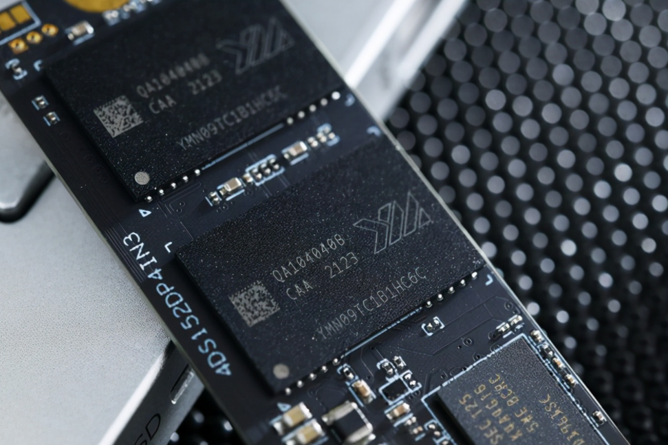 iPad Pro|致态TiPro7000全面升级,你的SSD当真不来一次升级?