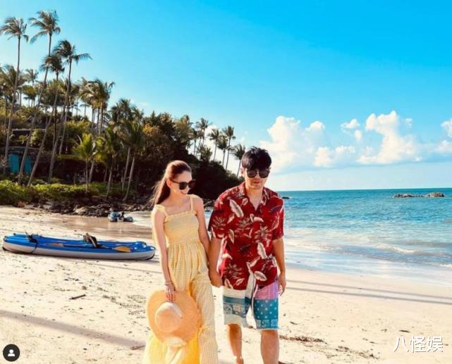 春晚|昆凌春节晒全家福,三儿女齐露正脸惹关注,五个人里四人嘴巴一样