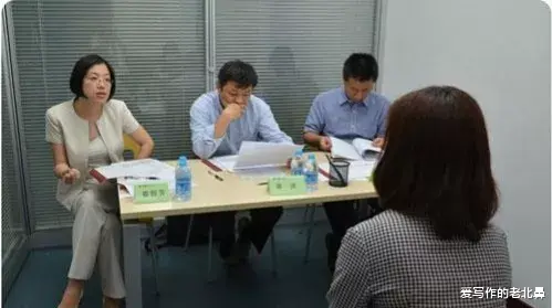 招聘|为什么很多店铺门口贴着招聘，然而进去问都说招满了，但是招聘的内容还是放在那不收走？