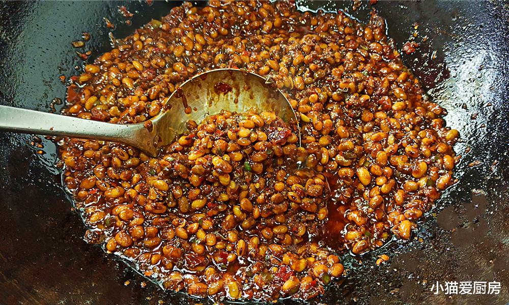 这样做黄豆酱，香辣开胃，一次做2斤可以吃1个月，特别下饭解馋
