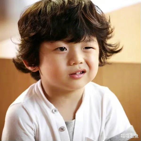 周杰伦|还记得当年的那个“表情包”吗?他成年了!