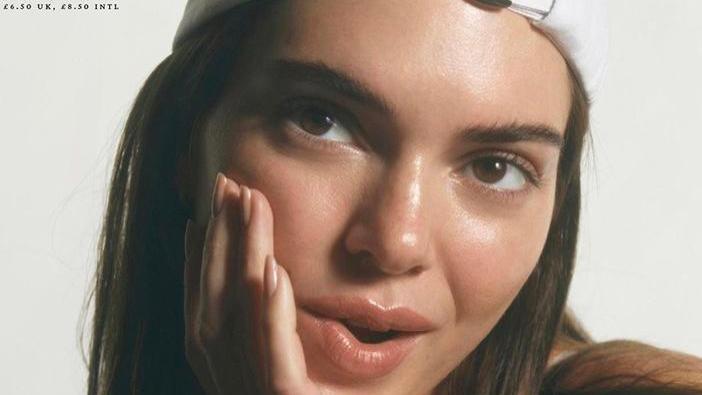 金·卡戴珊|卡戴珊姐妹集合，詹娜继续晒美照，NBA花魁抢镜，布克扛起大旗