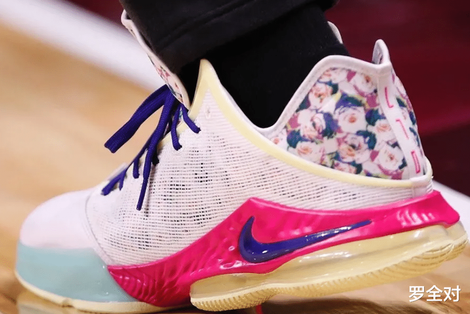 勒布朗·詹姆斯|詹姆斯首次上脚LeBron 19低帮版，网友：这是抄的哈登1代？