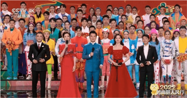 马凡舒|马凡舒重新回归央视体育频道！穿中国风职场装风格大变，比春晚还美