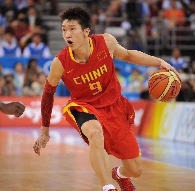 中国男篮|周琦评中国男篮最强阵容，刘玉栋阿联落选，球迷：能跟美国掰手腕