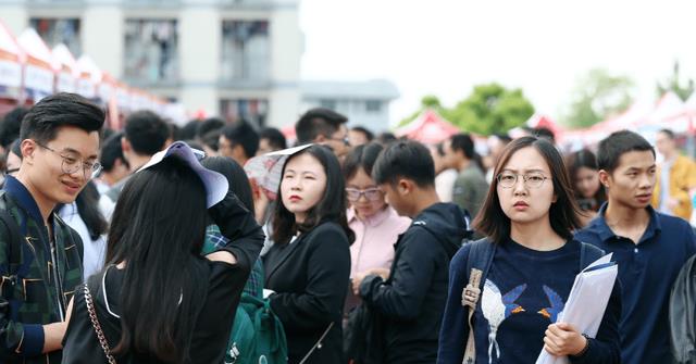 文职|“空军工程大学”面向社会招聘文职,月薪令人羡慕,无需笔试!