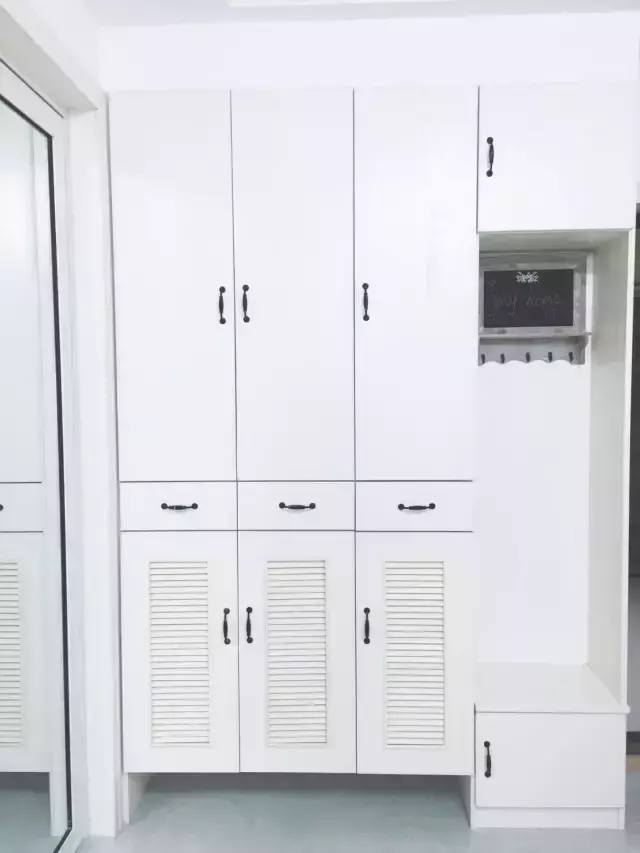 玄关怎么装才能告别满地鞋?一个好的玄关柜顶一间房!