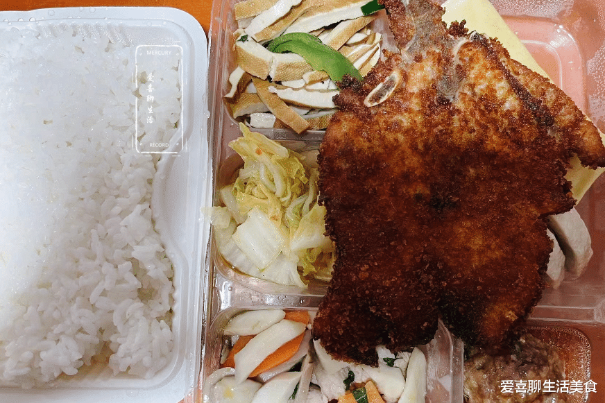 江苏女孩晒爸爸做饭与妈妈做饭对比走红,网友:同款父母,太真实!