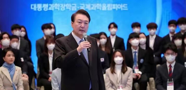 底妆 韩国第一夫人新造型美到我！把头发梳起来后更美艳，太有女人味了