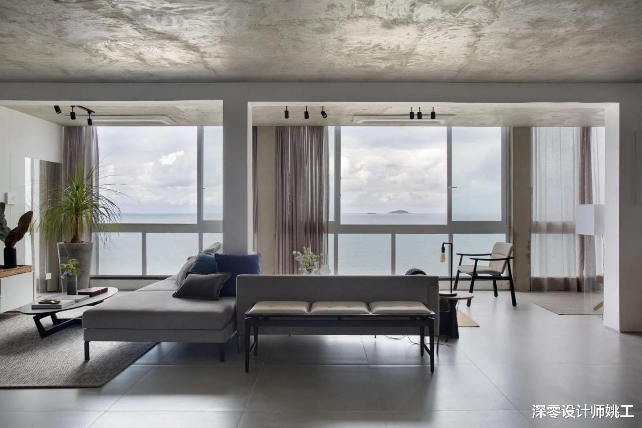 看他们家的180㎡三房,坚持客厅不装阳台门,一整面方格窗采光贼好