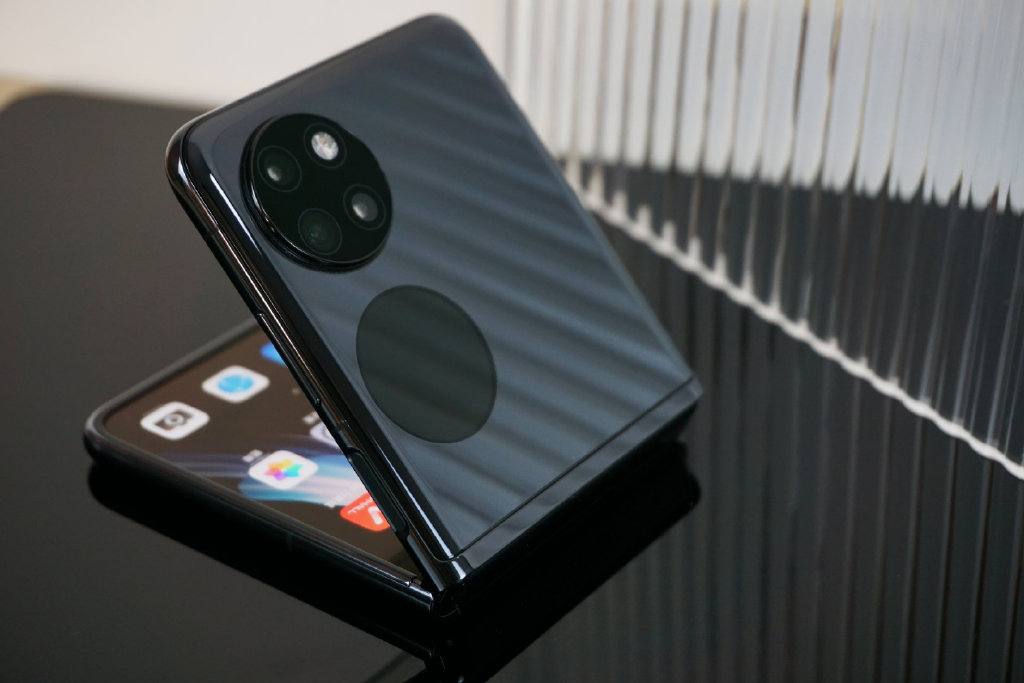 华为p50|华为P50 Pocket：心动不止一面，镜像间感知视界流转