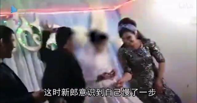 婚礼现场新郎爆锤新娘头部,事后一副无所谓表情,网友:气炸了