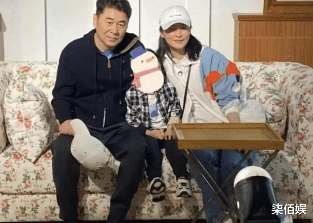 蒋勤勤|蒋勤勤与家人出游,脸部过敏严重遭怼脸拍,一旁陈建斌显不耐烦