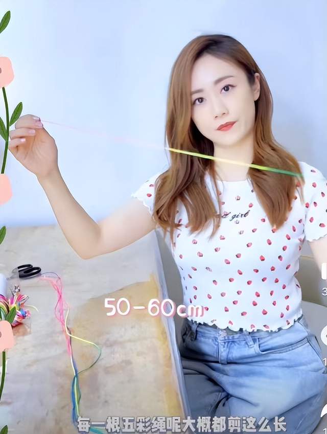 小姐姐|39岁刘芸化妆间大跳热舞!上衣太短露平坦小腹,挺胸抬臀曲线完美