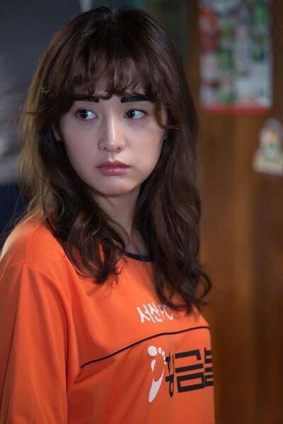 金秀贤|金智媛新剧与金秀贤饰夫妻 16岁被星探发掘入行 三流之路助其爆红