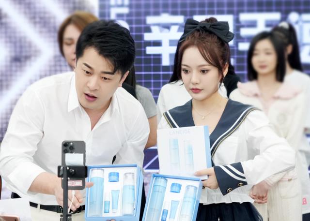 猫妹妹|猫妹妹回忆签约辛巴公司的过程,调侃伽柏“画大饼”,散打哥躺枪