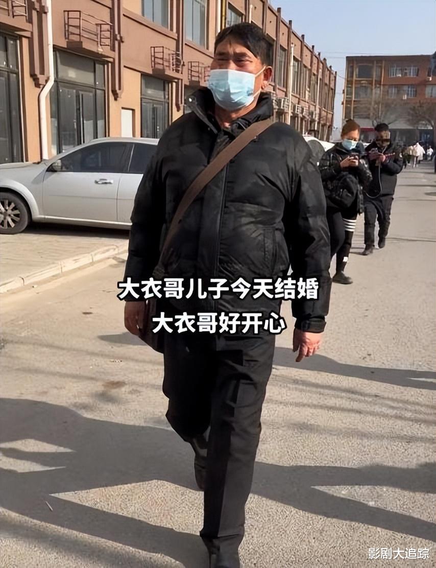 大衣哥儿子悄悄二婚!彩礼高达300万改口费100万,婚礼却异样冷清