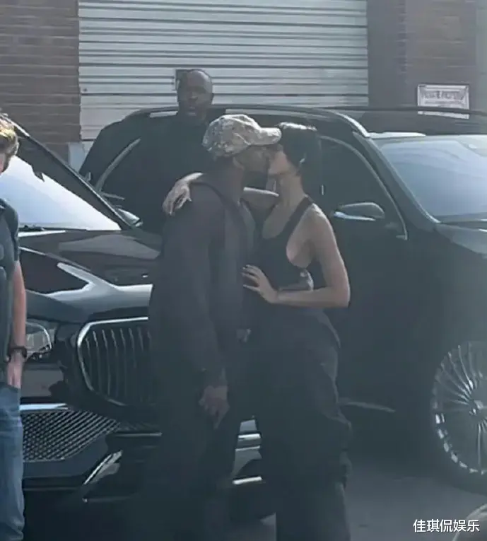 侃爷|金?卡戴珊前夫侃爷新恋情曝光!疑似又换女友了,网友这脖子也太长了!