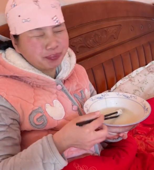 林峰|牛爱芳学让网友起名字，暴露名字是假的，网友：确定小春花是假生