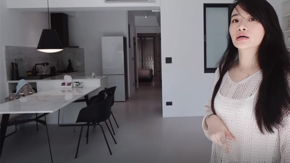 29岁夫妻坚持“减法生活”，99㎡的家，入住3年仍保持“黑白灰”