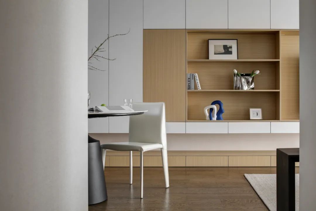 120㎡现代简约风格新房装修，嵌入式电视柜包容性极佳！