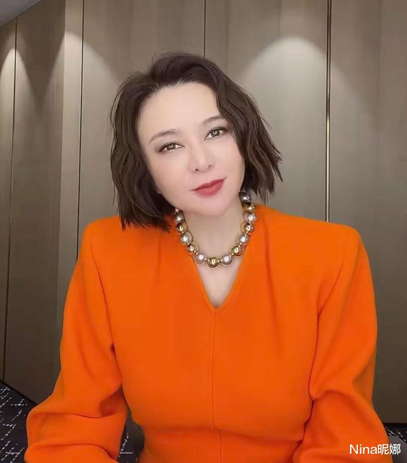 关之琳|60岁关之琳脸僵到认不出，疑整容变蛇精脸太吓人！