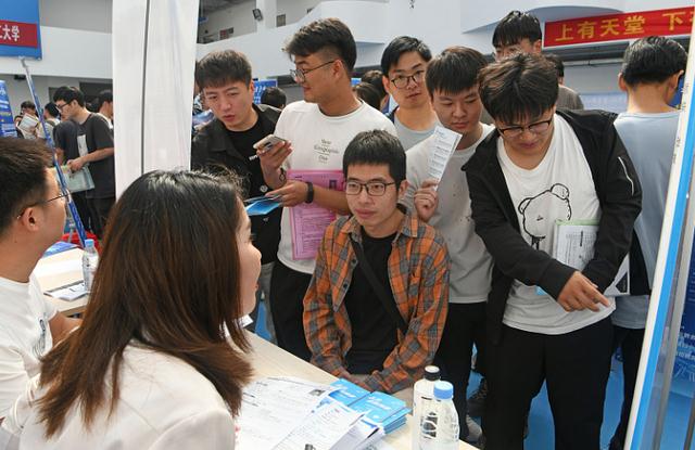 阿里巴巴|职场里有4种人，能力再强也不受重视，很多毕业生占了两条以上