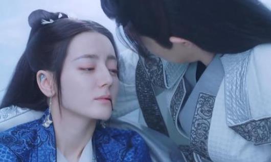 恰似故人归|《恰似故人归》的女主姬云鹤，在短暂的退出之后，泪流满面