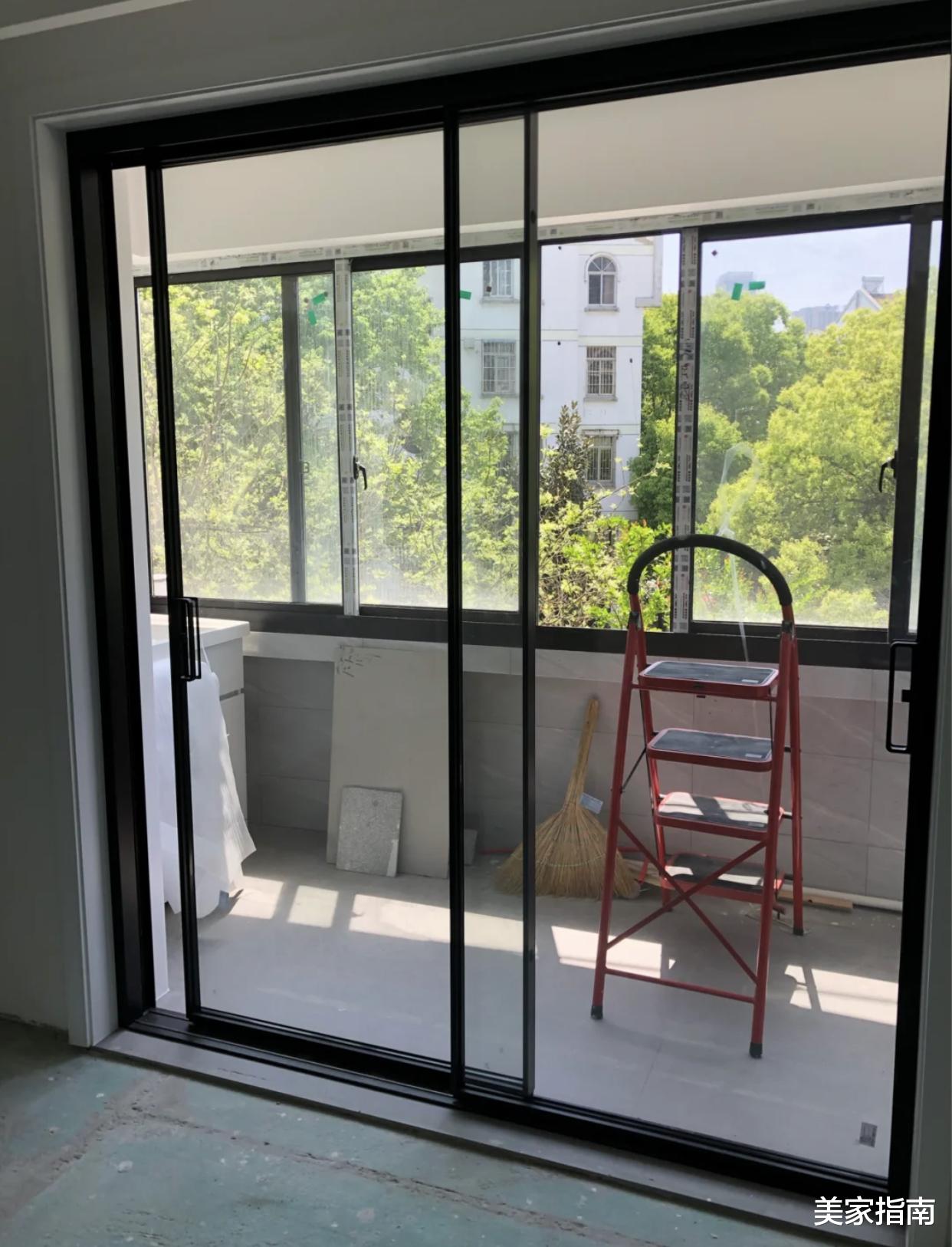 阳台上的推拉门,装还是不装?作为过来人,来谈一谈真实的感受