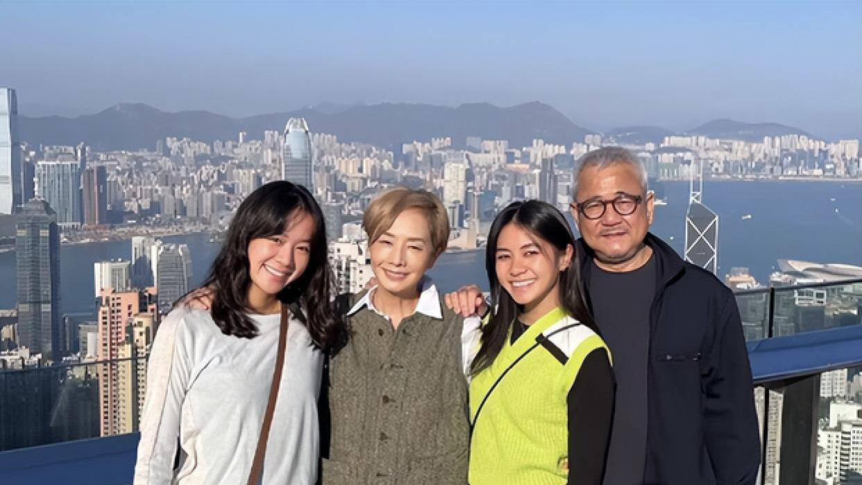 毛舜筠|知名港星晒全家福！疑似准备升级做岳母，准女婿真面目曝光