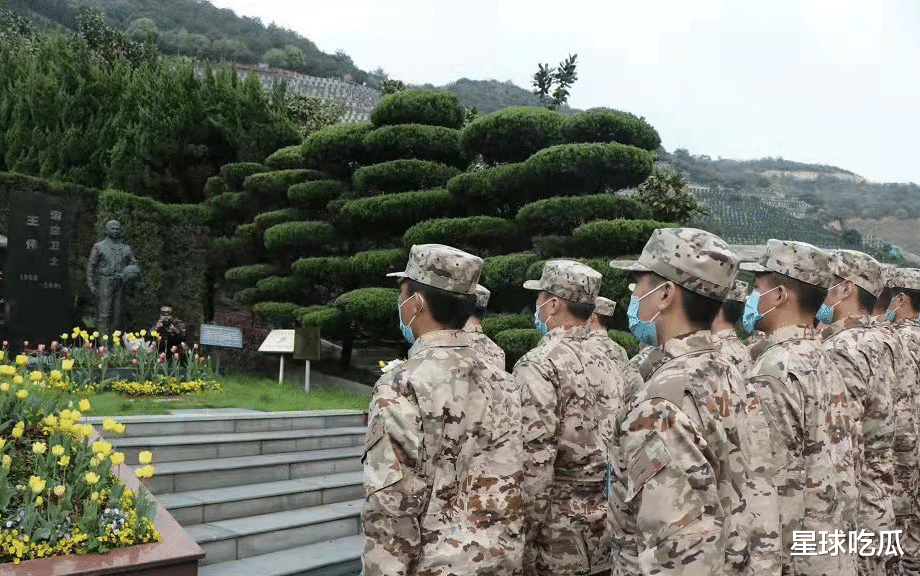 鲜花|王伟烈士墓前这十大照片 让所有国人泪目:我们从未忘记他!