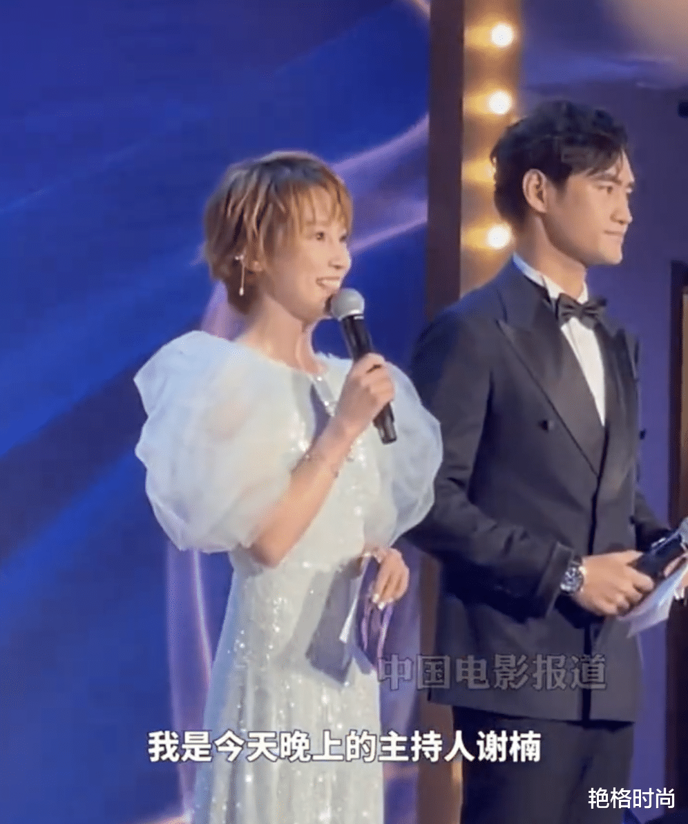 写真|吴京牵儿子走百花奖红毯，吴虑蹦蹦跳跳好可爱