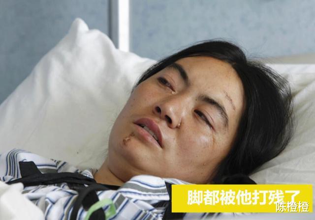 女子被家暴致残，卧床半年无人问津，老母亲千里赶去：妈背你回家