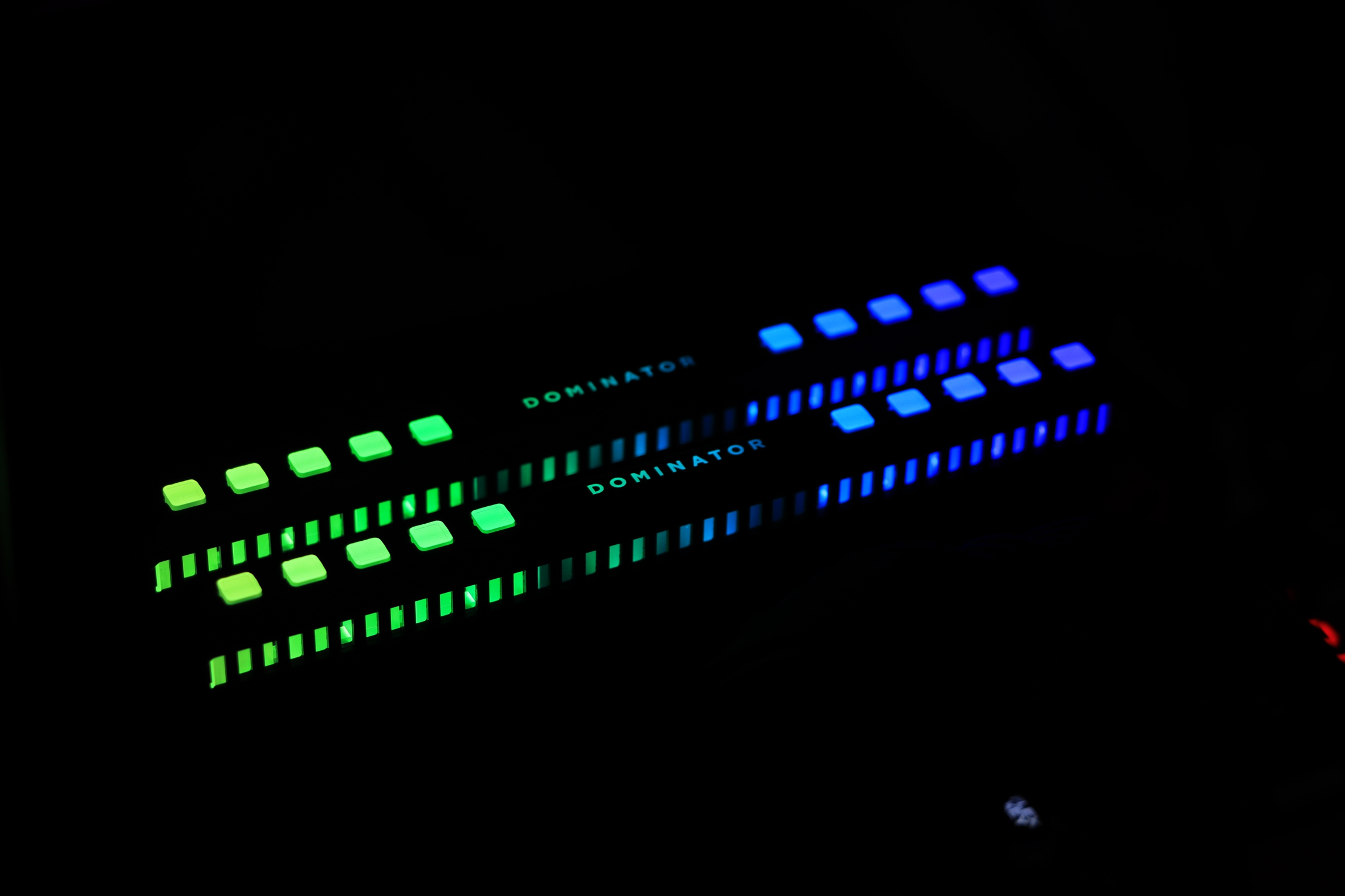 显示器|美商海盗船 白金统治者RGB DDR5 5600 16G*2 内存条上手实测