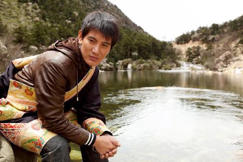 电影|好好的“康巴汉子”不做，偏要陷身于桃色绯闻中，他到底怎么了？