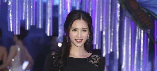 爷孙恋|“爷孙恋”男主去世,小女友无人现身:风流一世,最后成工具人?