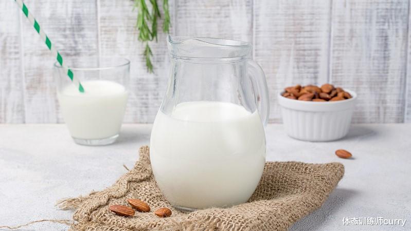 高血压|经常喝牛奶与不喝牛奶,差别大吗?医生:这3类人尽量避免喝牛奶