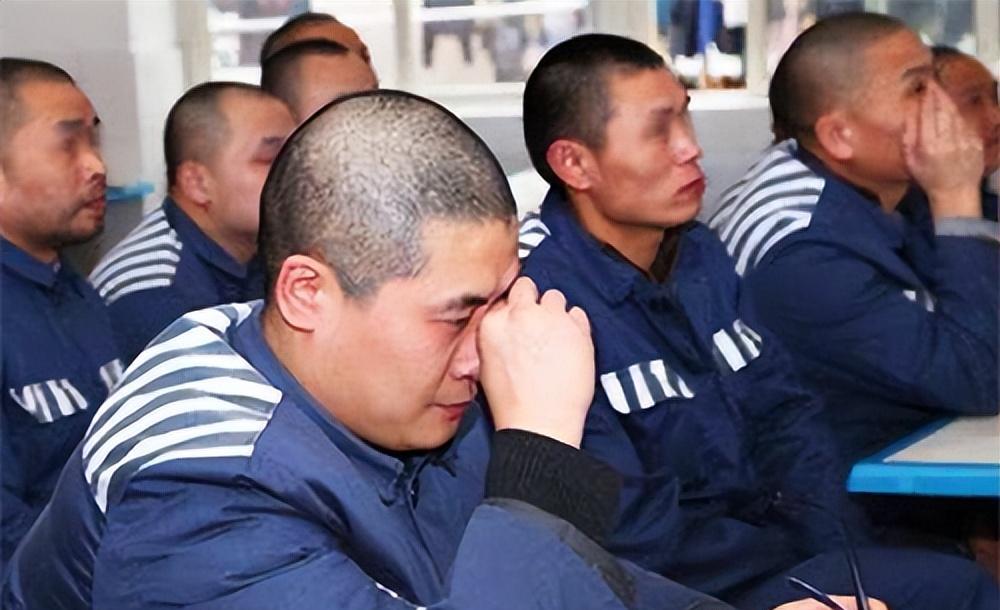 被判“无期徒刑”的人,每天在监狱里干些什么?不仅是劳动改造?
