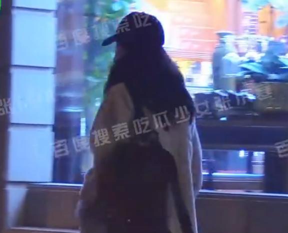 迪丽热巴深夜买零食被尾随！粉丝喊话报警，拍摄者强调是“路透”