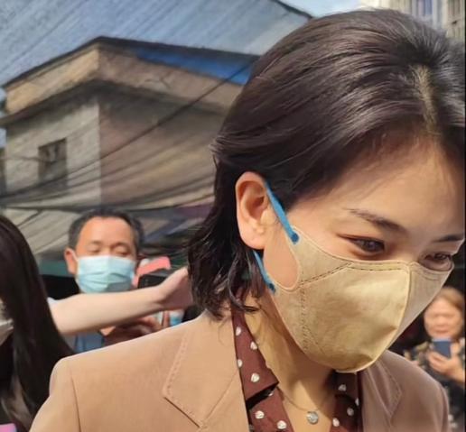 刘涛|继胡歌之后，演员刘涛现身合肥街头拍戏，被指穿着打扮像“大妈”