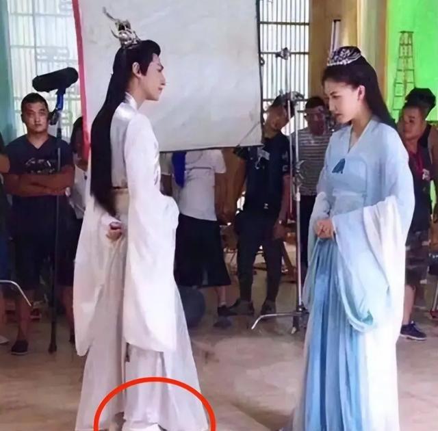 郑少秋|男星维护形象的5种方式：郑少秋戴假发，华晨宇穿厚跟鞋