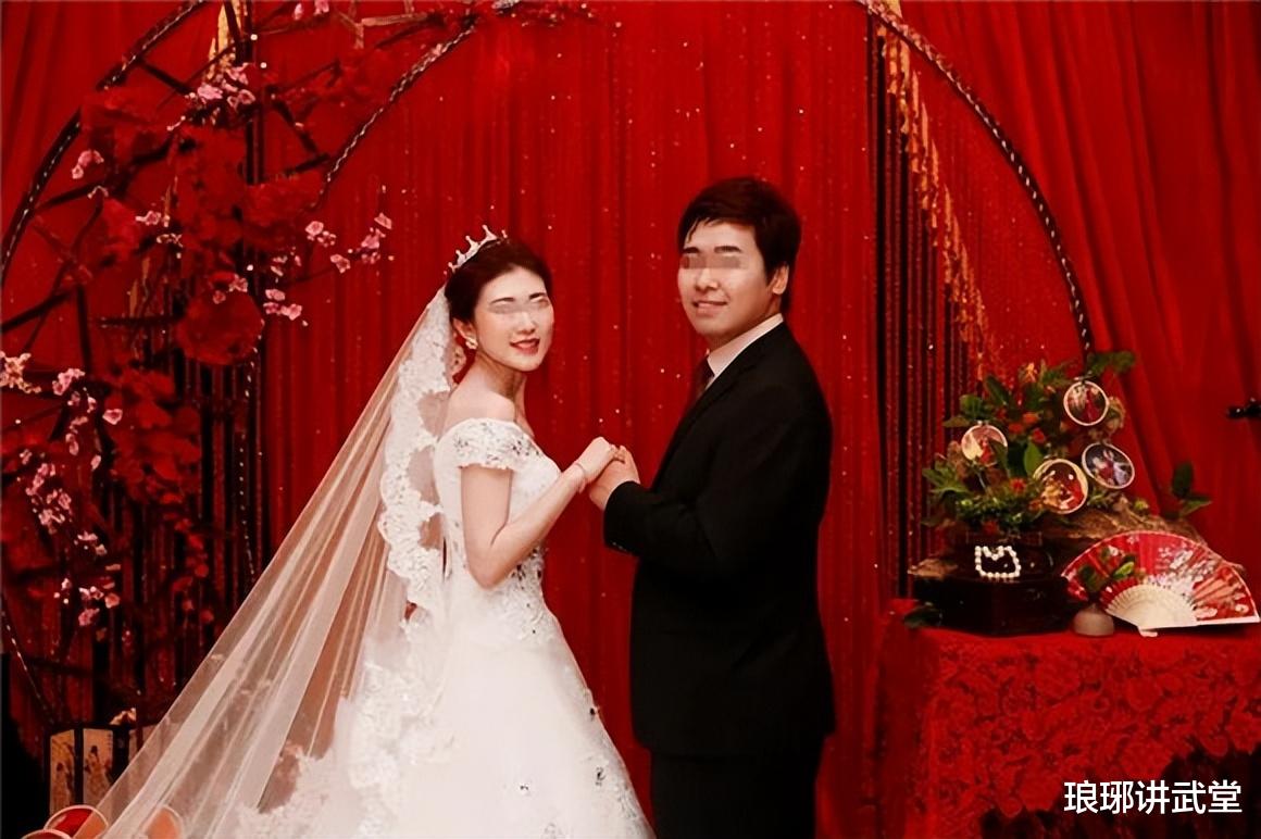 案例：陕西一少妇出轨，丈夫查看摄像头：刚在自家汽车上发生关系