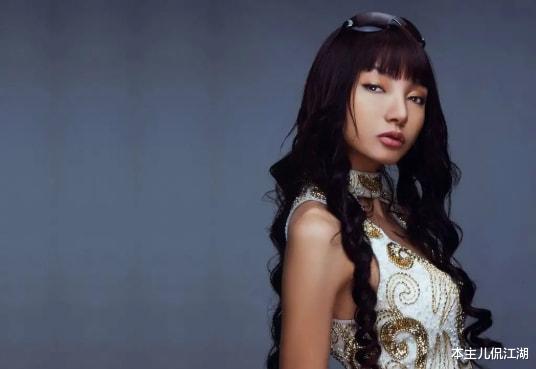 春晓|春晓:凭《奋斗》走红,和彭坦闪婚,结婚13年零绯闻