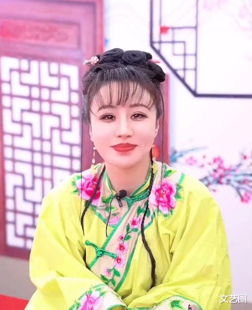 林心如|网红模仿林心如走红后直播带货，眼妆太浓像黑眼圈，自黑是容嬷嬷