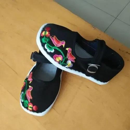 几十年前的老物件,如今已经难觅踪迹,看到后眼眶湿润了