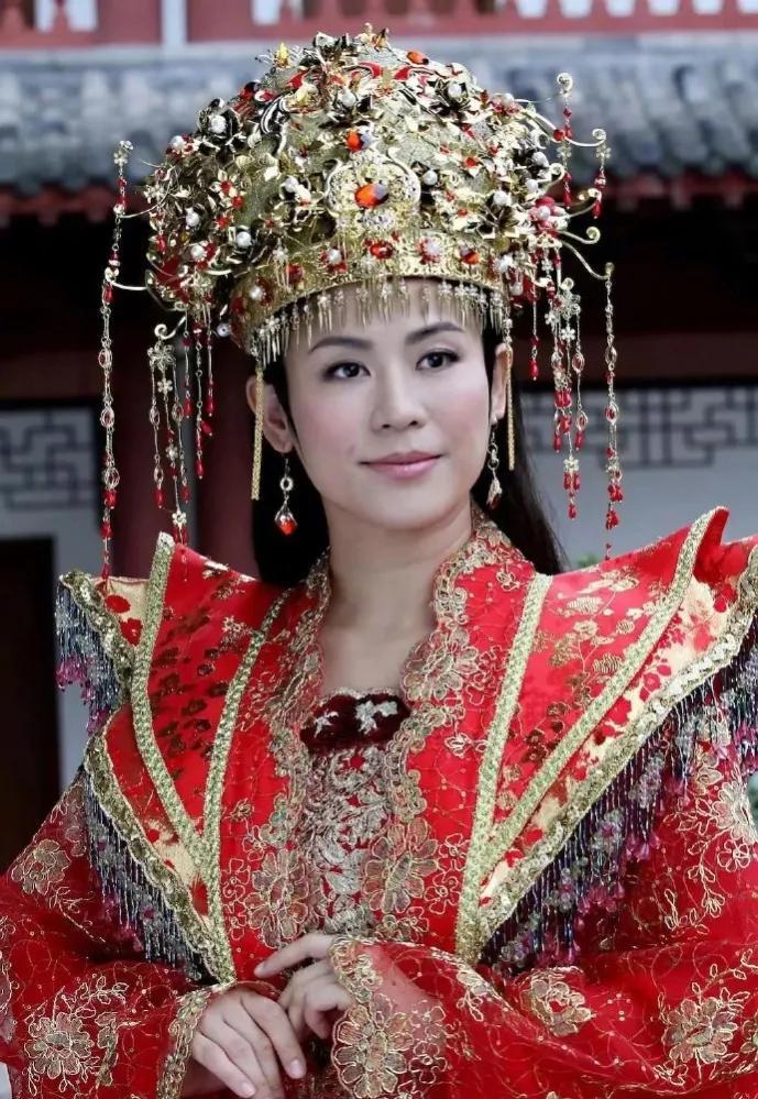 现实版王宝钏! 樊小慧苦等兵哥8年,男方脖子现吻痕,与小三玩方特