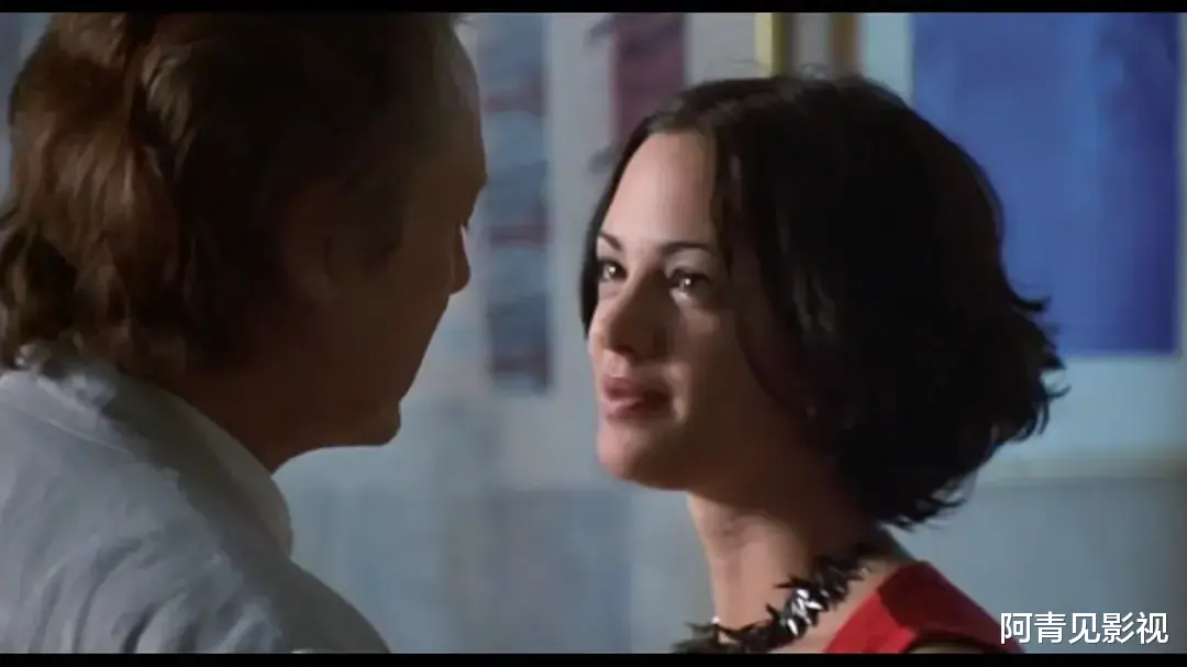 电影|她年轻时有多美？简直是冻龄女神，曾与小李子传绯闻，也为电影献过身